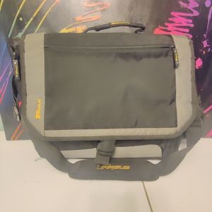 Targus Large Laptop Messenger Bag with Shoulder Strap 17 inch